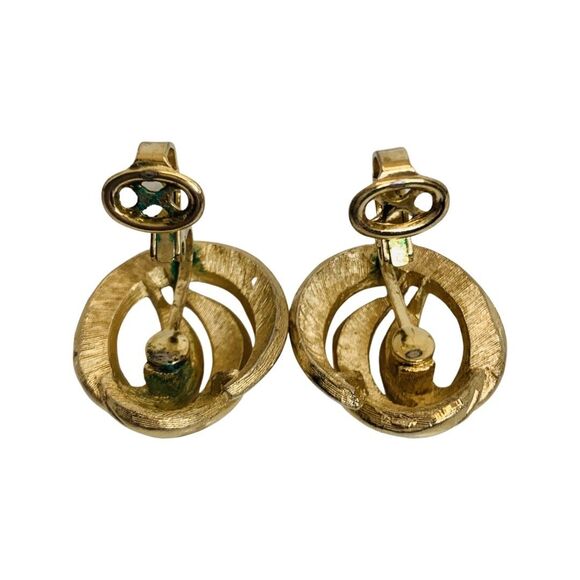 Vintage Crown Trifari Swirl Gold Clip-On Earrings Signed Twisted Knot 7/8" - Picture 4 of 9